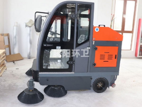 騰陽駕駛式掃地車，性能穩定，清掃寬度達1900mm