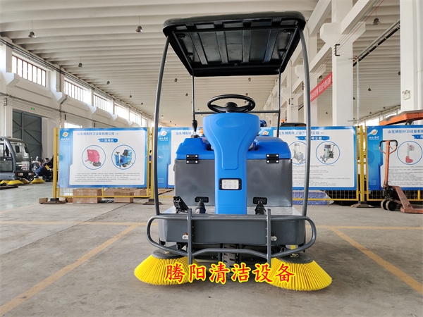 座駕小型駕駛式電動掃地車