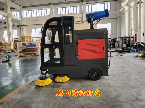 可以清掃道路邊沿的掃地車