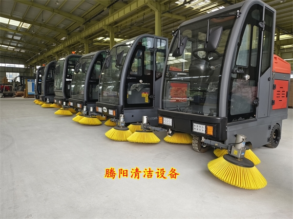 TY-1900渣土灰塵掃地車