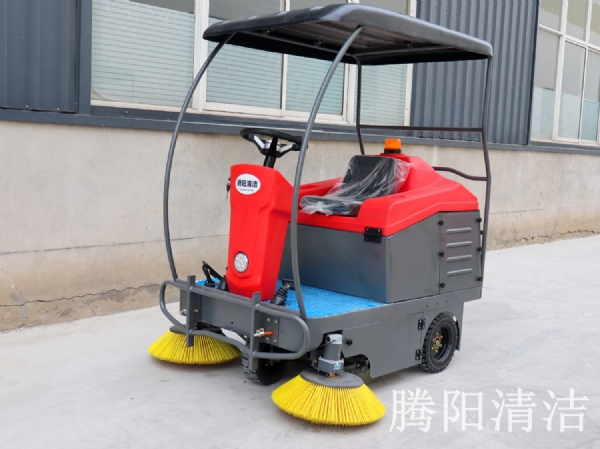 電動掃地車需要多久更換一次軟毛刷？