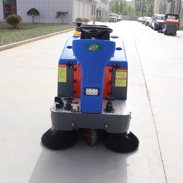 小型電動掃地車是如何工作的