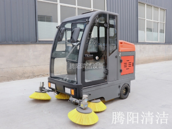 道路吸塵清掃車每天可以清掃多少平方？