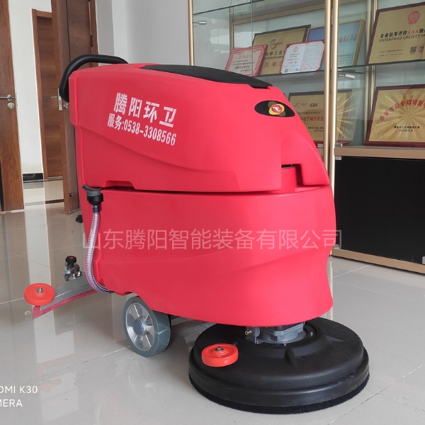 寫字樓清潔新紀(jì)元：駕駛式洗地車，打造舒適的辦公環(huán)境